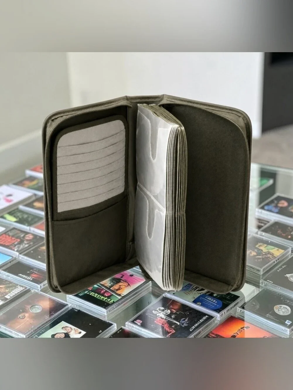 [Holds 72 Count] Nylon Black Zippered CD/DVD Storage Book Travel Transport Case.